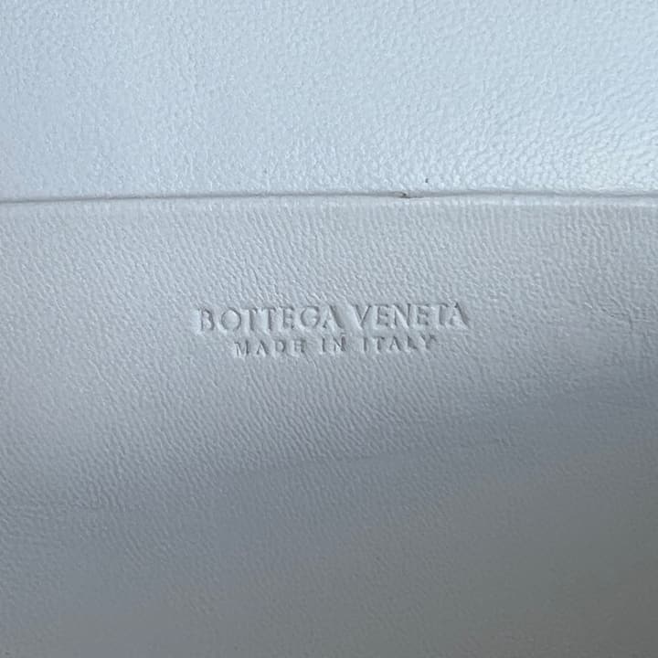 Bottega Veneta Intrecciato Vanity Case in Cream