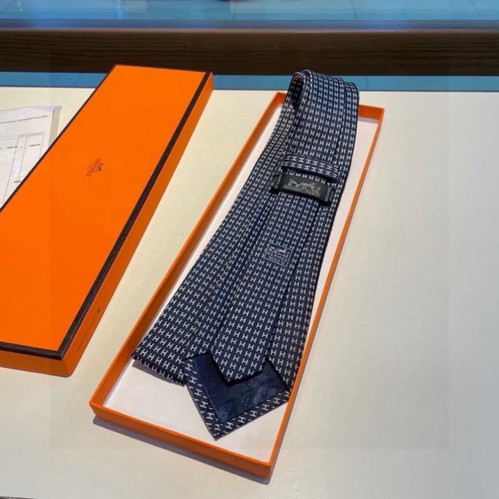 Hermès Men's H-Letter Silk Tie – New Collection in Burgundy