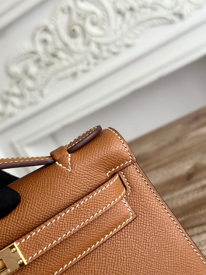 Hermès Kelly Mini Handbag in Black Gold Hardware