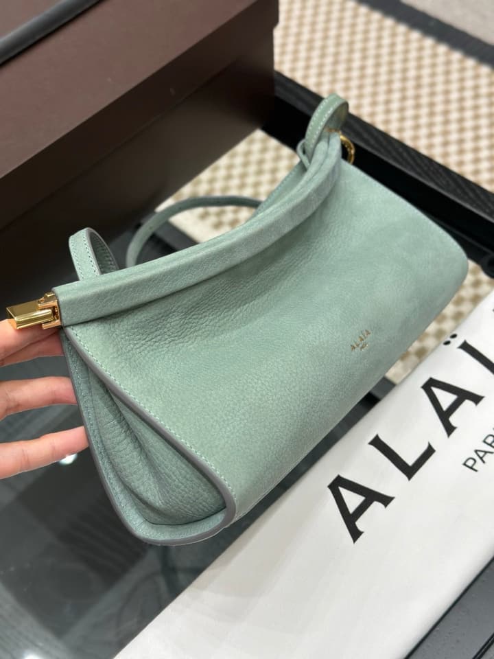 Alaïa Shoulder & Crossbody Bag in Green