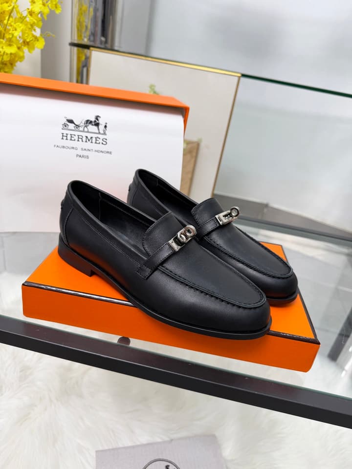 Hermès Classic Leather Sole Sandals in Black Smooth