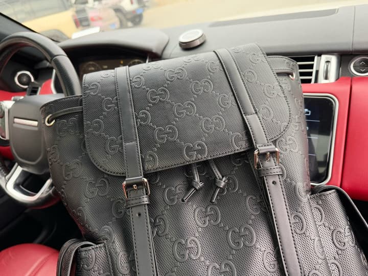 Gucci GG Supreme Men's Travel Backpack in Black Gg Supreme