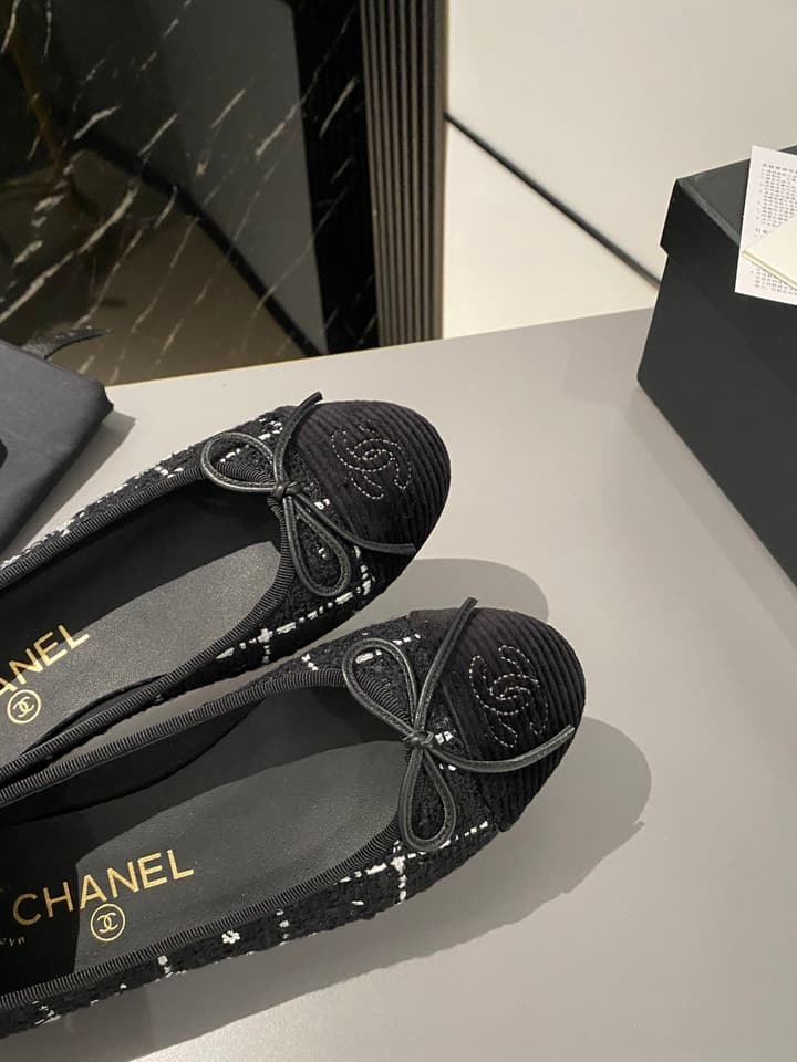 Chanel Classic Ballet Flats in Shiny Black