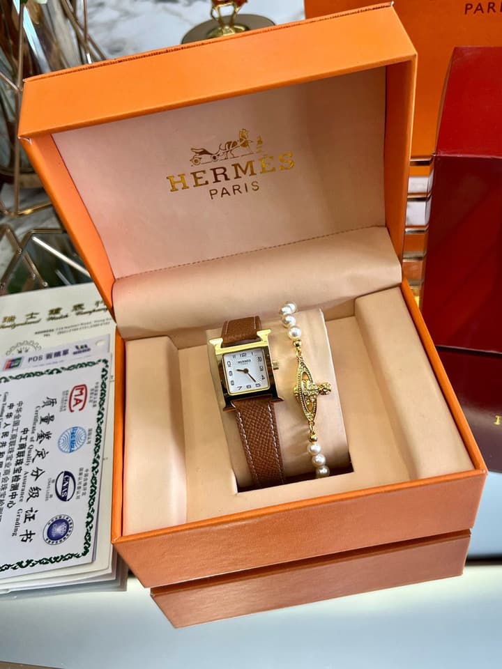 Hermès Square Watch Set