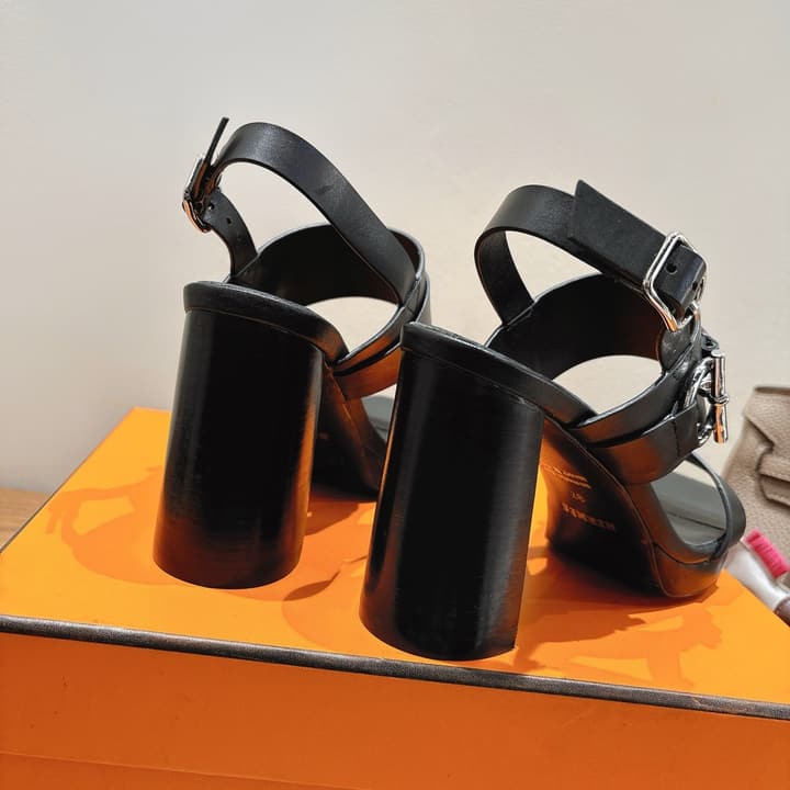 Hermes Color Block Flat Sandals – 2025 New Collection in Black
