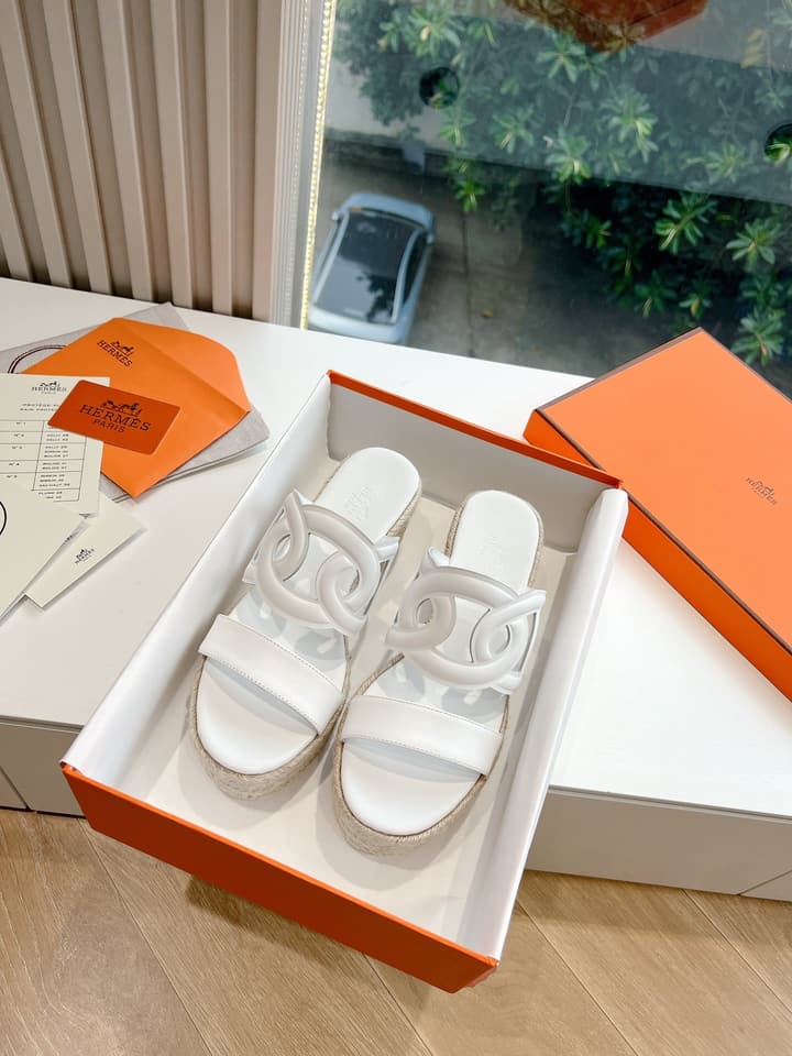 Hermès Wedge Sandals – Spring/Summer 2024 Collection in Black
