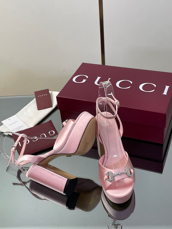 Gucci Platform Rhinestone Horsebit Sandals – Spring/Summer Collection – 2025 in Black Patent