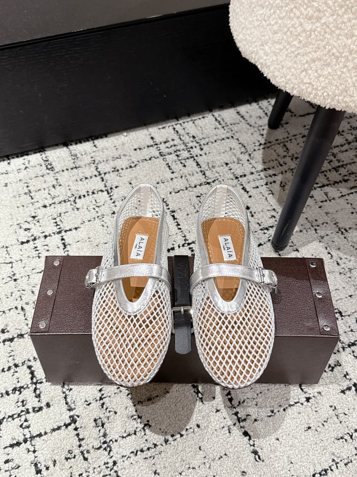 Alaïa Flat Mesh Ballet Flats – 25SS in Golden Beige Mesh