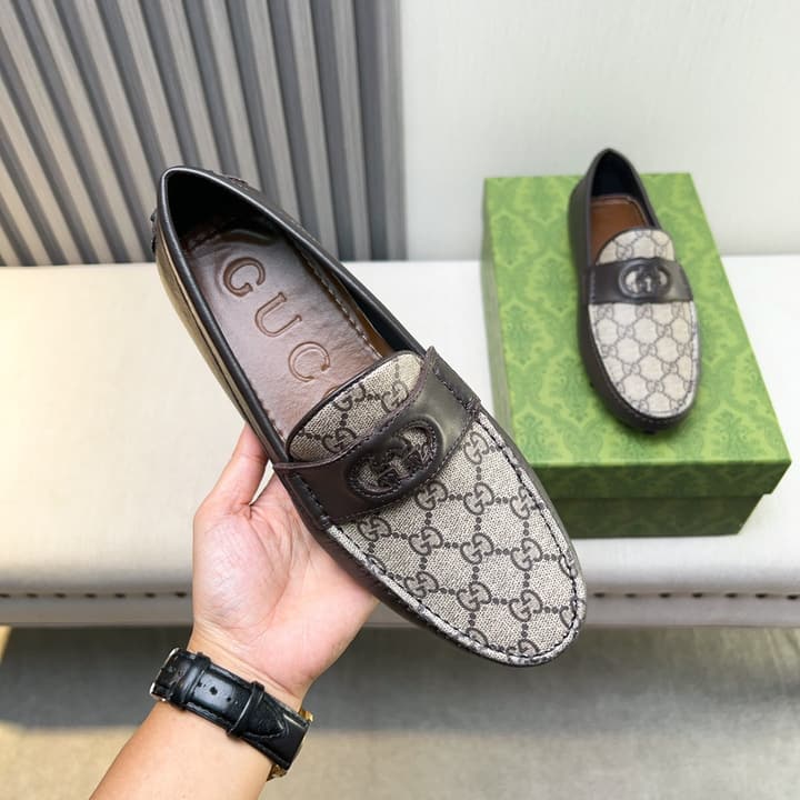 Gucci Premium Leather Loafers in Black Embossed Leather