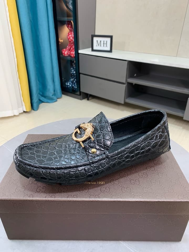 Gucci Men's Embossed Leather Driving Shoes in Black Crocodile Embossed Loafer