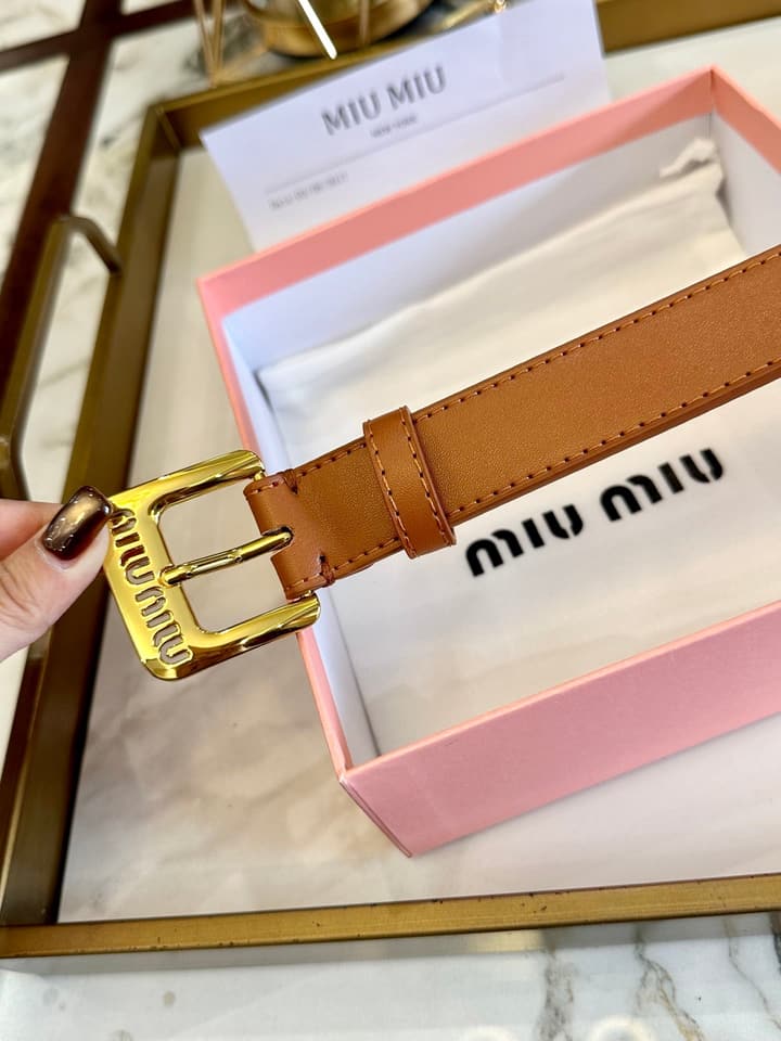 Miu Miu Classic Leather Belt – 3.0cm in Black With Gold Buckle