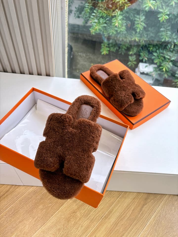 Hermès H-Shaped Fur Slippers – 2025 Collection in Assorted Fur Slippers Group