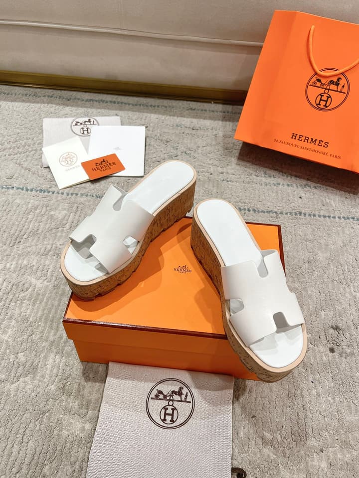 Hermès 2024 Spring/Summer Wedge Sandals – 2024 Spring/Summer Collection in White Leather