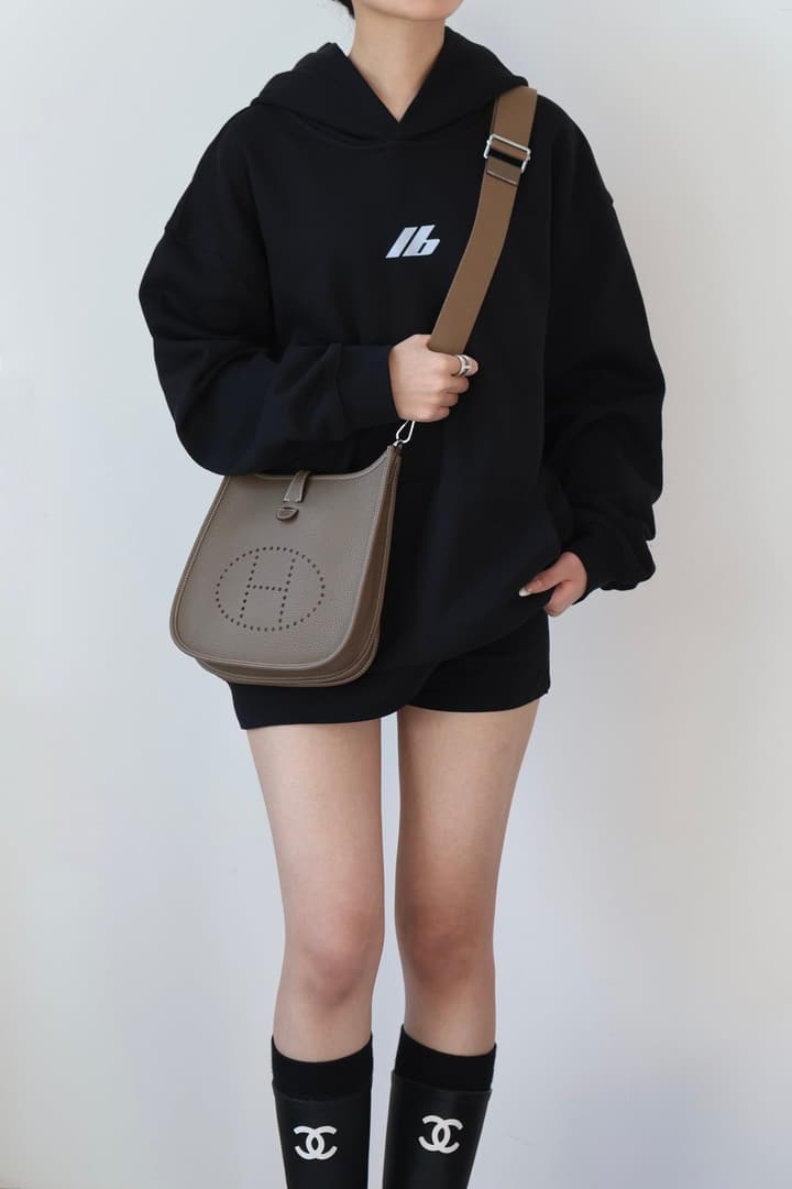 Hermès Evelyne 23 Shoulder Bag – Etoupe