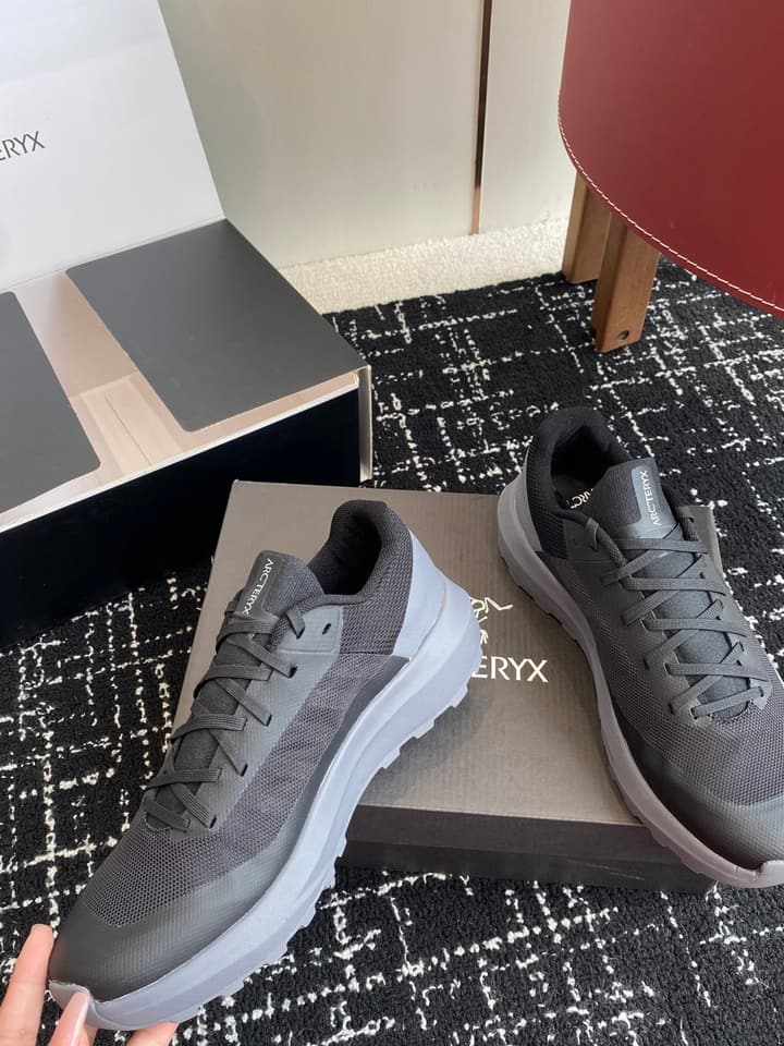 Arc'teryx Norvan VT Trail Running Shoes in Black With White Sole
