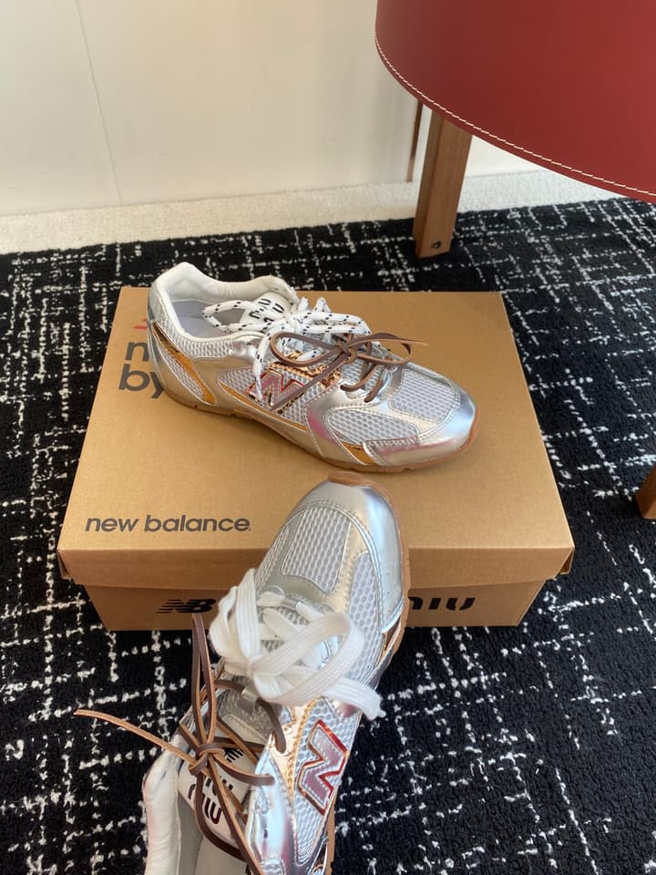Miu Miu x New Balance 530 Sneakers – 25SS in Light Silver With Mixed Laces