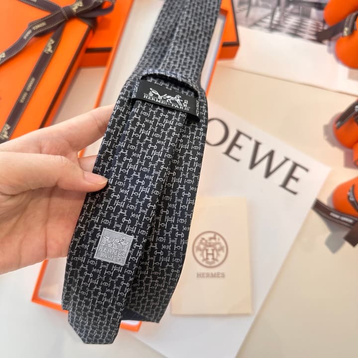 Hermès Men's H-Logo Silk Tie in Black