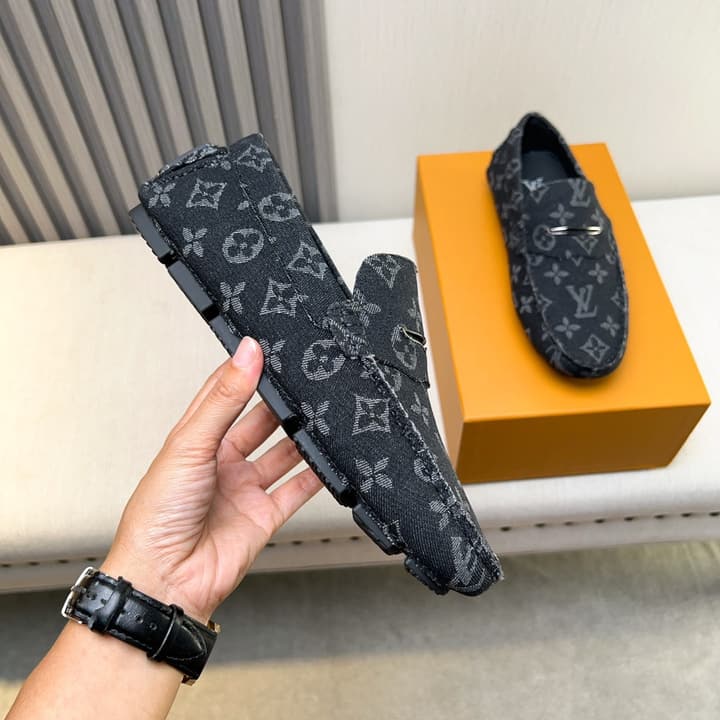Louis Vuitton Pebbled Leather Driving Shoes in Black Textured Leather