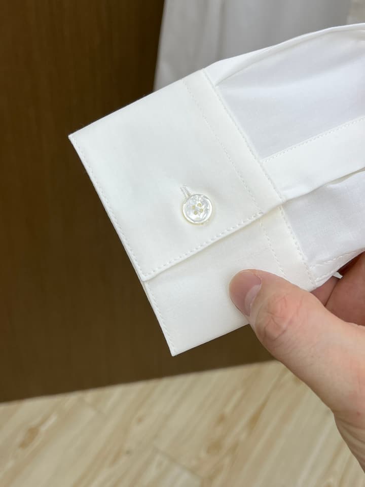 Dior Minimalist Long-Sleeve Cotton Shirt – Spring/Summer Collection