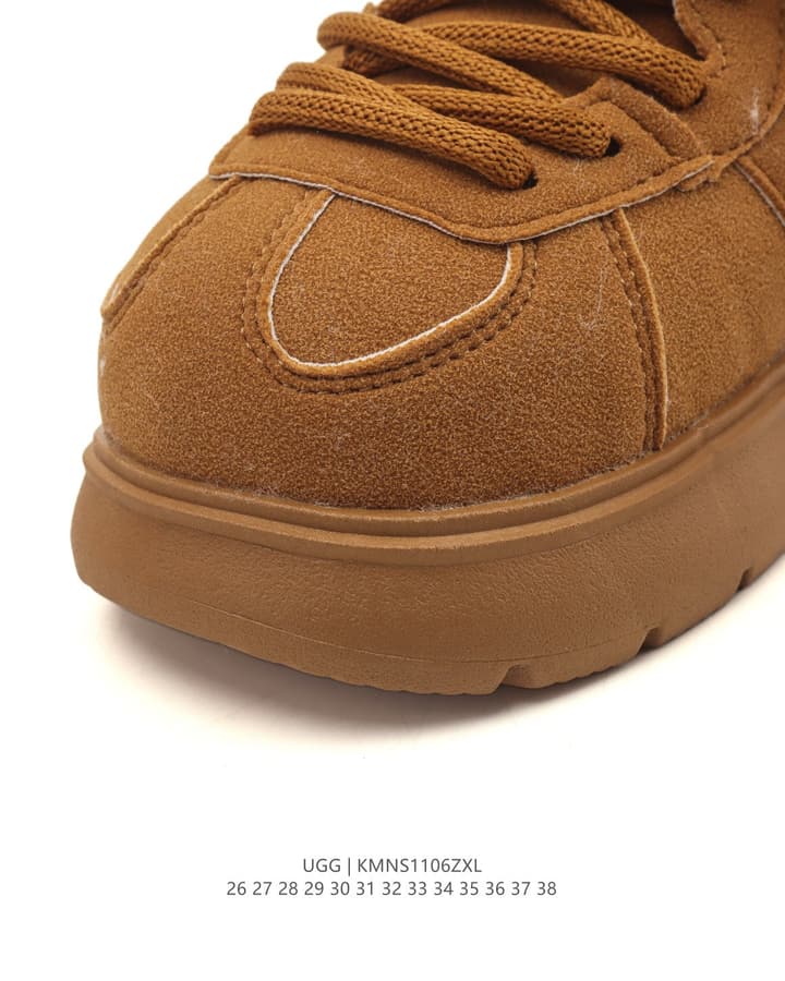 UGG Mid-Top Snow Boots – Kids Collection in Classic Tan Slip-on Boot