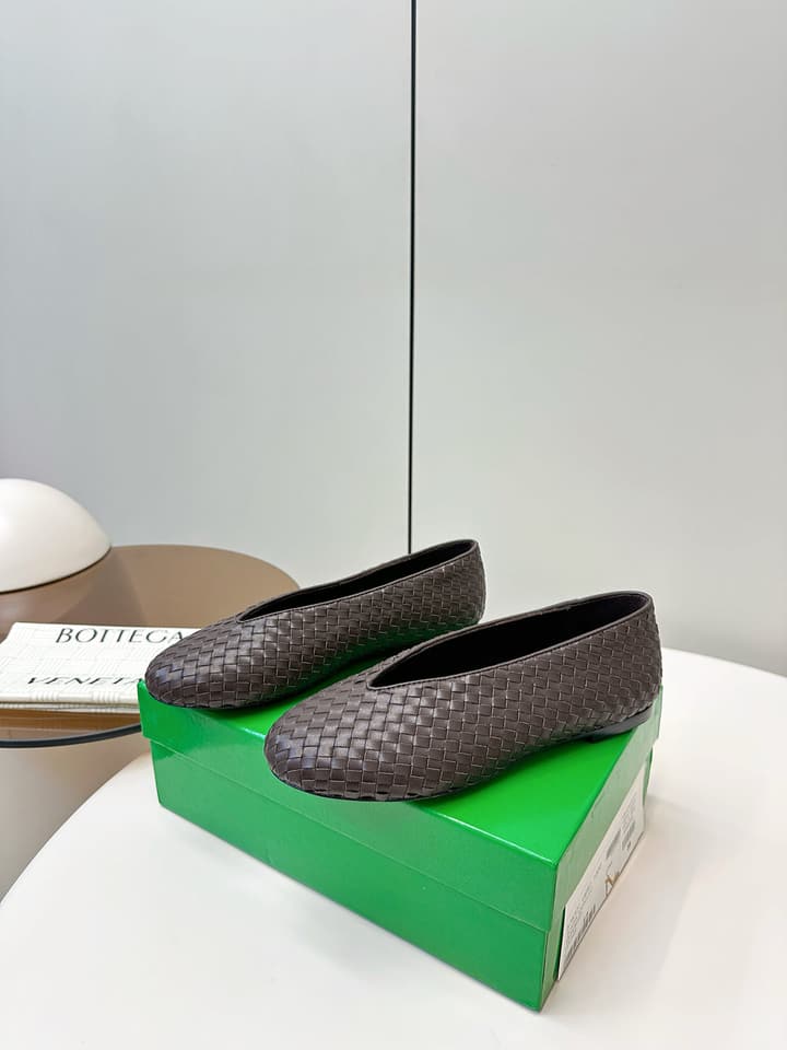 Bottega Veneta 2025 Woven Flat Shoes in Dark Brown