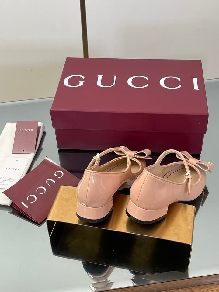 Gucci Bow Detail Mary Jane Ballerina Flats – 2025 Early Autumn Collection in Deep Red Patent Leather