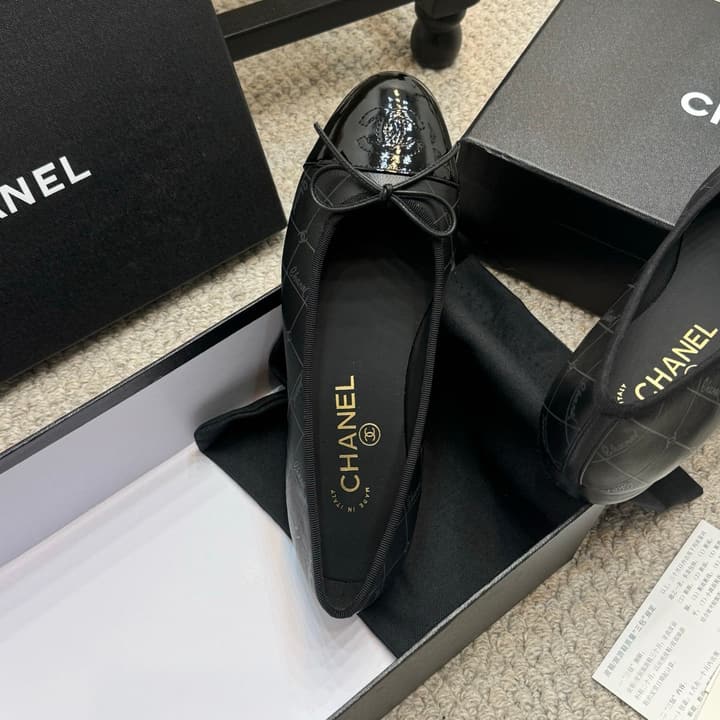 Chanel Classic Round-Toe Ballet Flats – Spring/Summer Collection – 25SS in Burgundy