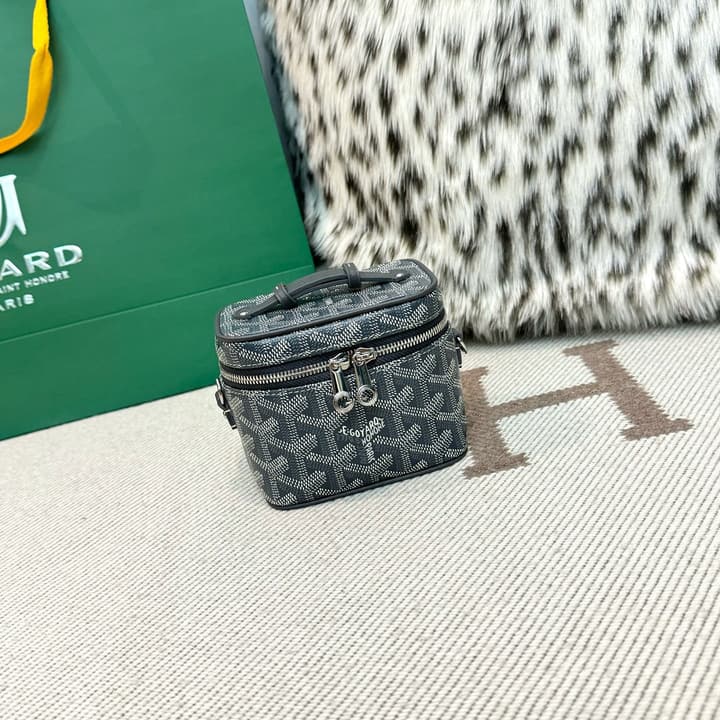 Goyard Muse Vanity Ultra Mini Cosmetic Bag in Blue