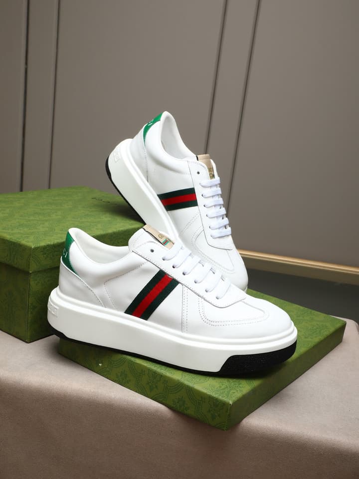 Gucci Men's Calfskin Fashion Loafers in Black Leather And Monogram Canvas