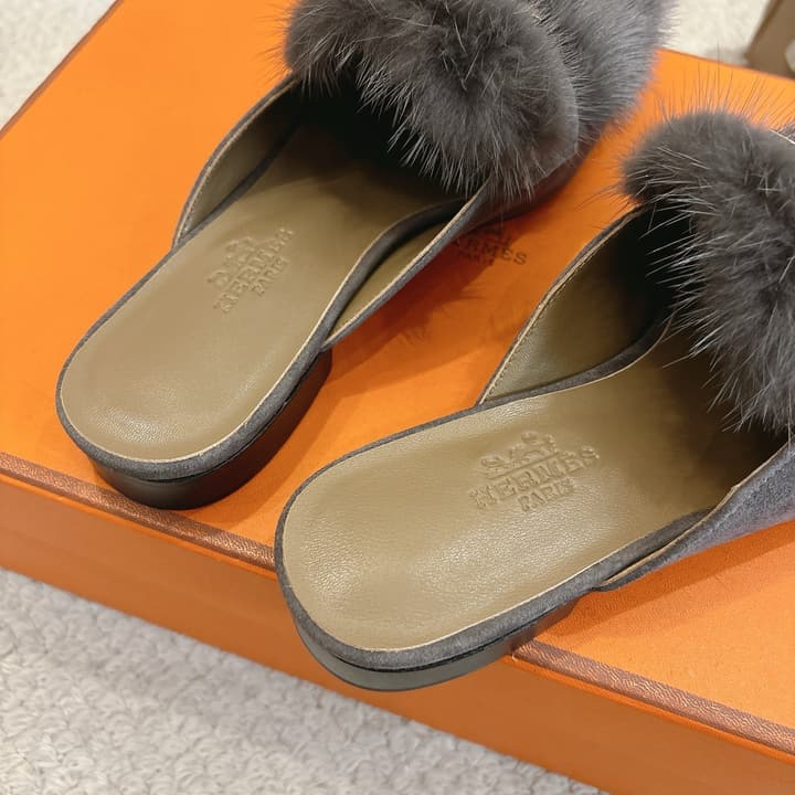 Hermès Mink Suede Loafers & Mules – Autumn/Winter Collection in Black Fur With Gold H