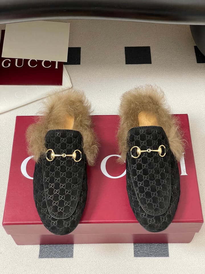 Gucci Princetown Classic Wool Mules – 2025 Fall Latest Edition in Black Croc Embossed Leather