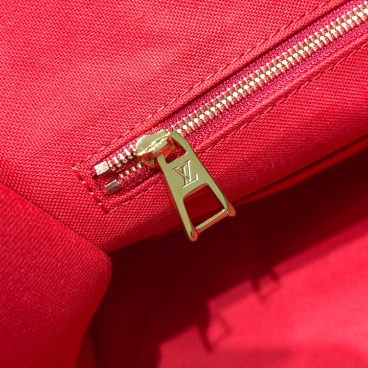 Louis Vuitton Onthego Monogram Tote Bag in Monogram Giant Canvas (tan/brown)