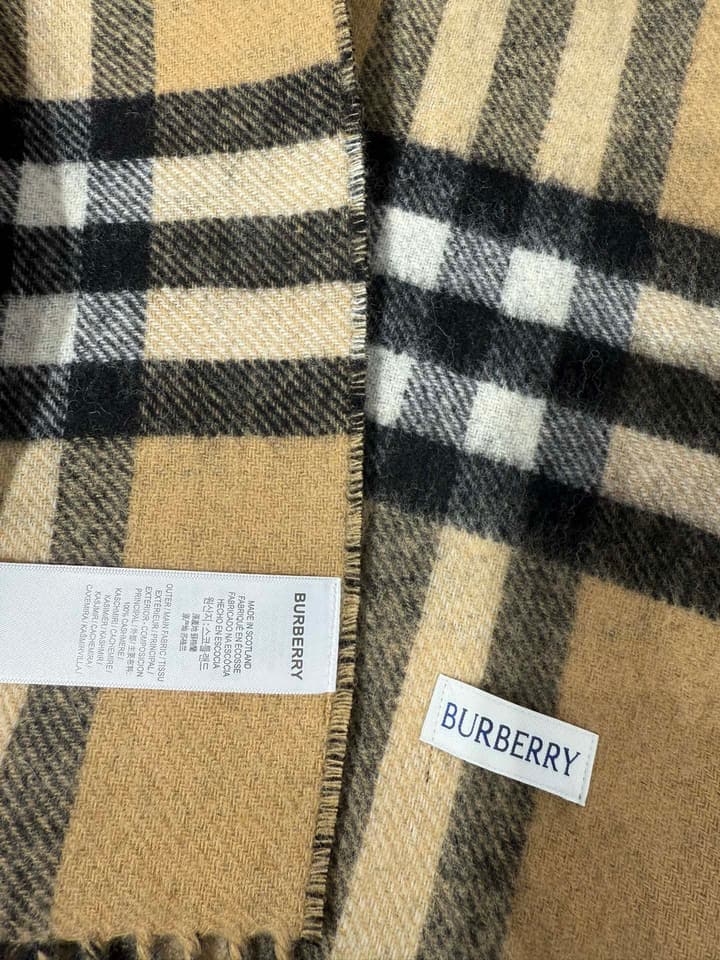 Burberry Equestrian Knight Reversible Jacquard Shawl – 25 Collection