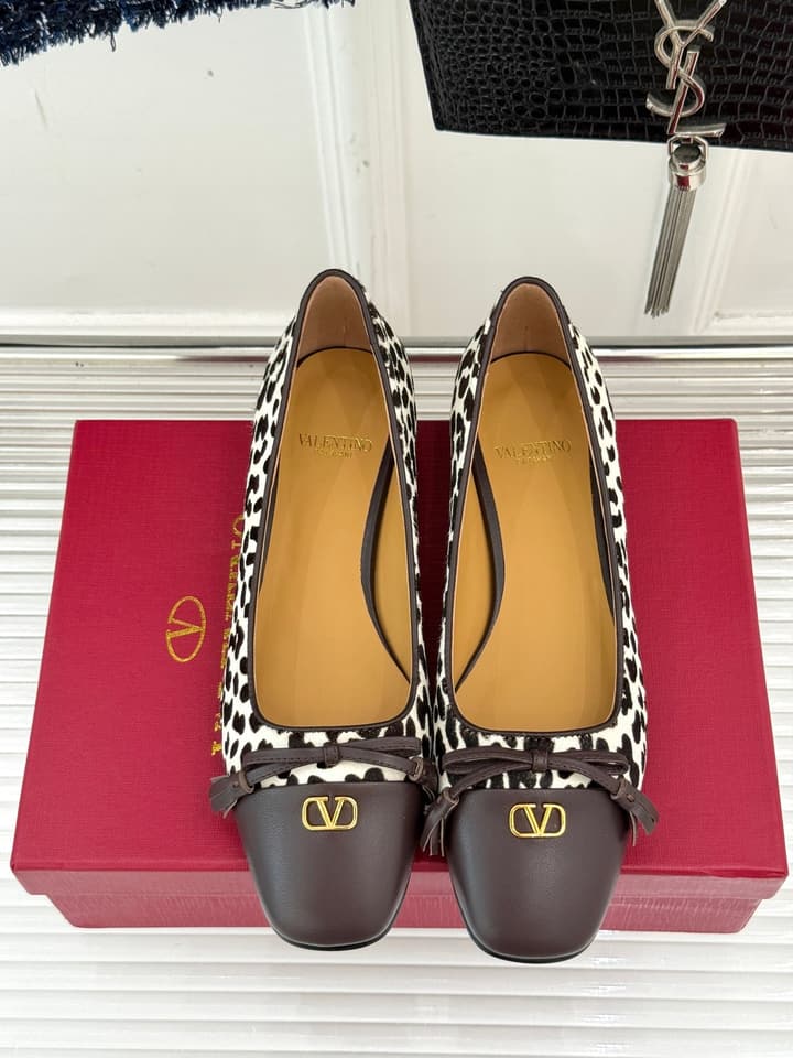 Valentino VLogo Metal Buckle Ballet Flats – 25FW in Charcoal