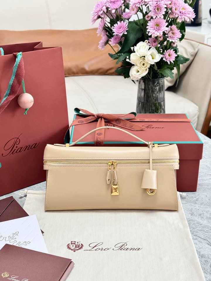 Loro Piana Extra Clutch L29 Handbag in Pale Beige