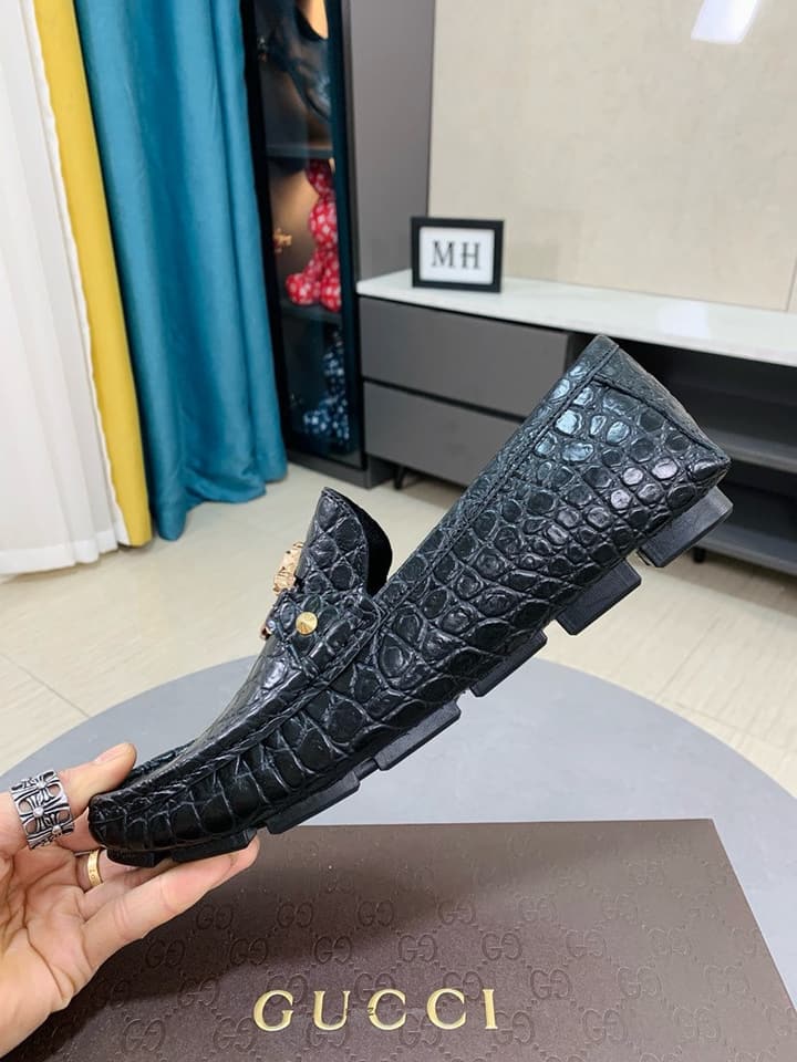 Gucci Men's Embossed Leather Driving Shoes in Black Crocodile Embossed Loafer