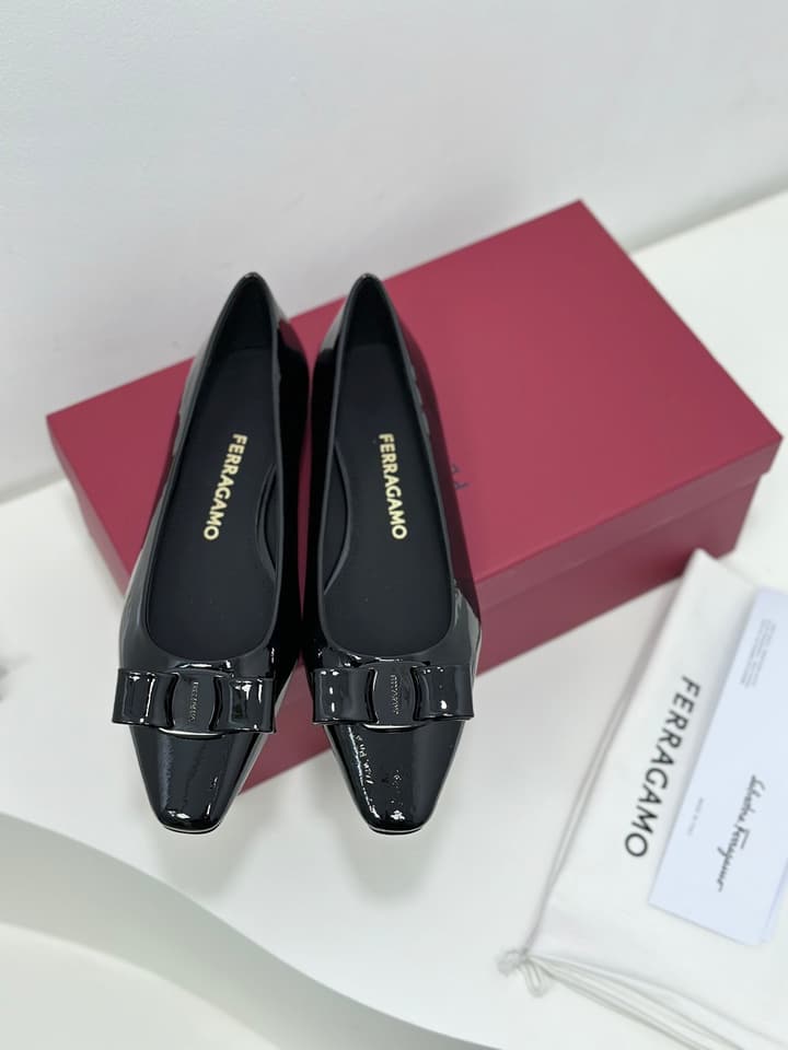Ferragamo Vara Patent Leather Square Toe Pumps in Black Patent Leather (1cm Heel)