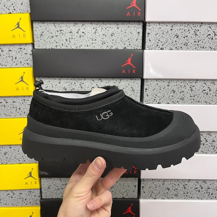 UGG Platform Low-Cut Snow Boots in Black Suede Slip-on