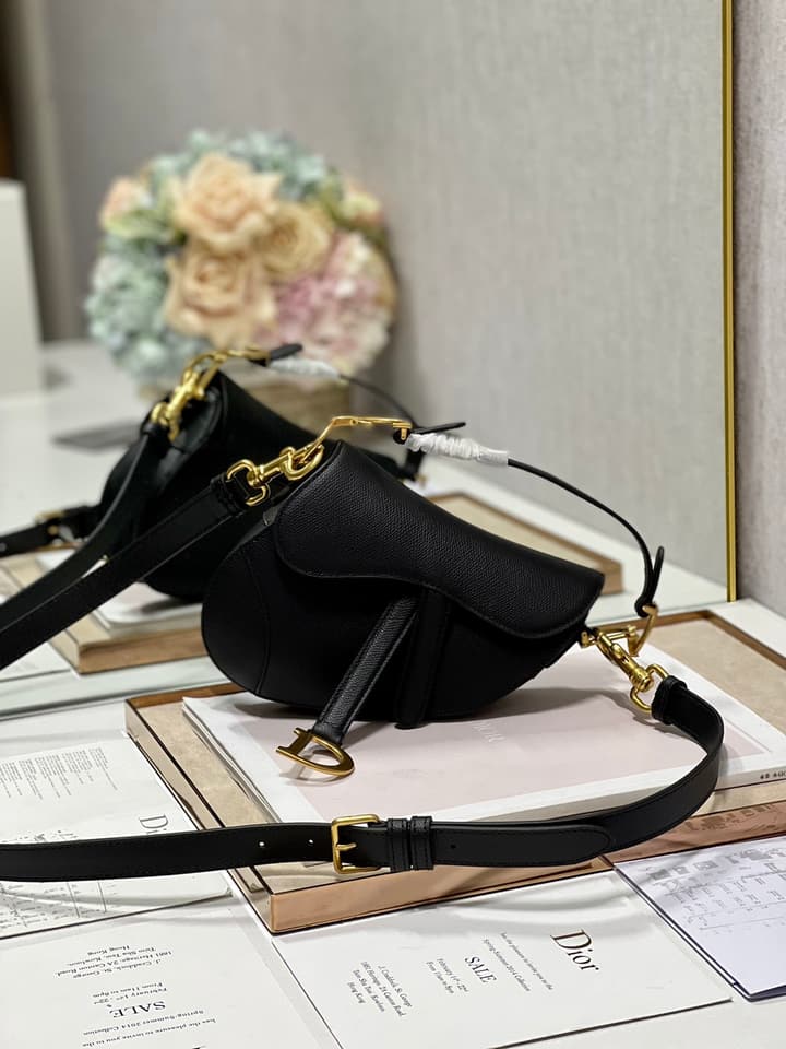Dior Saddle Shoulder Bag in Black