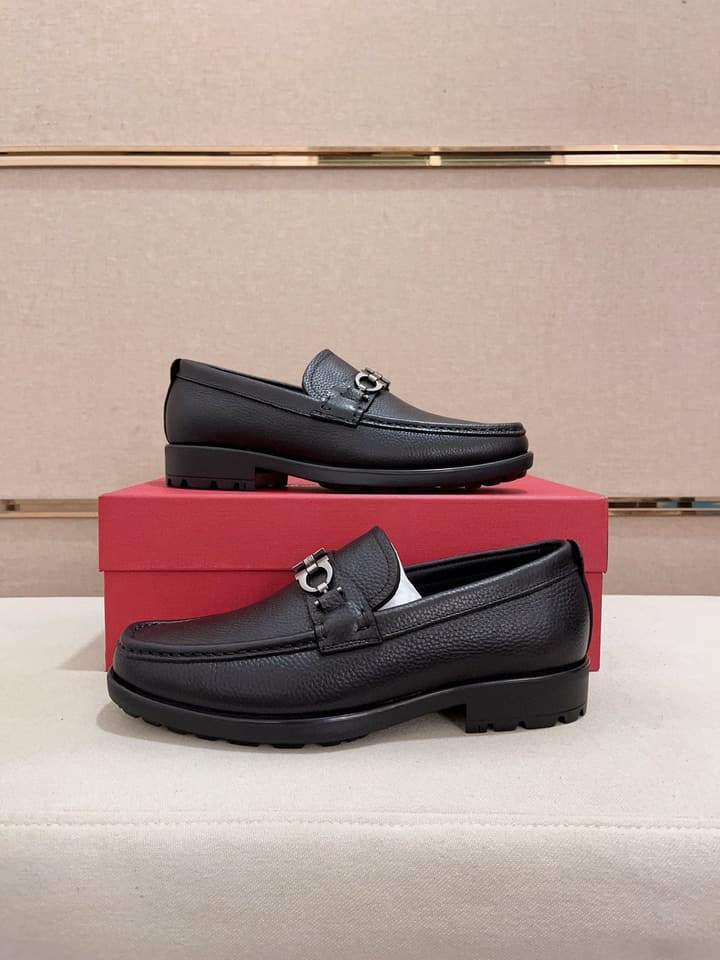 Ferragamo Driving Shoes in Shiny Black Leather