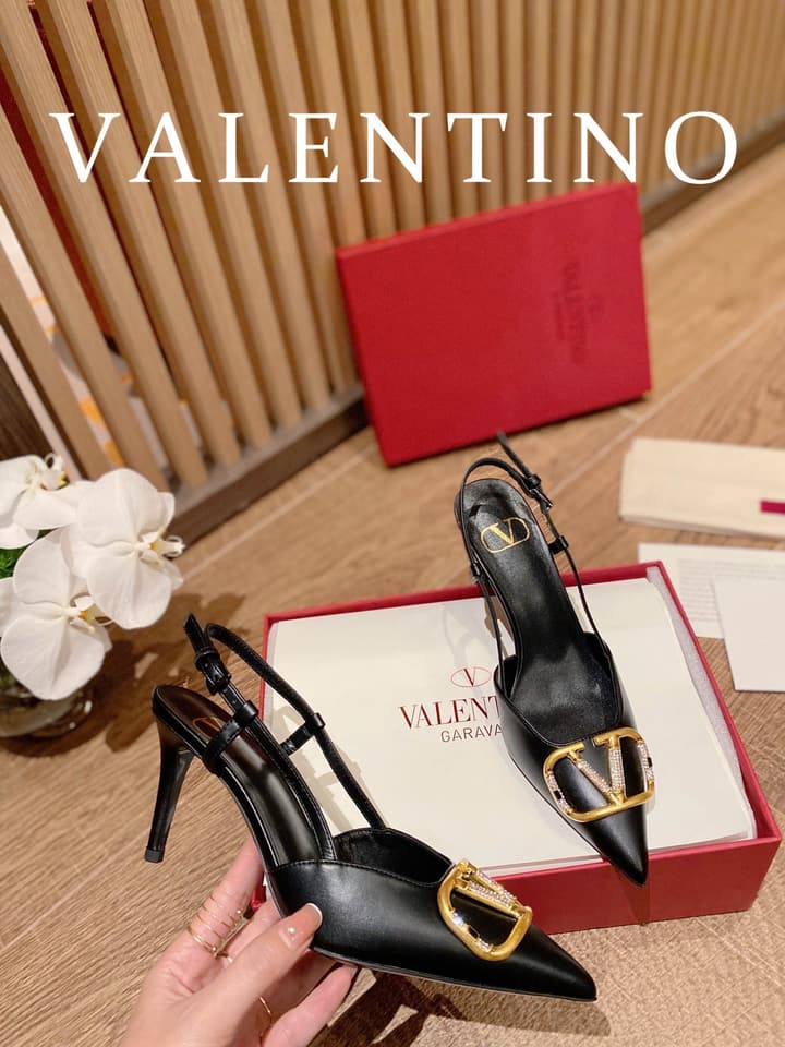 Valentino VLogo Signature Leather Pumps – 2022 Collection in Glossy Black With Red Lining