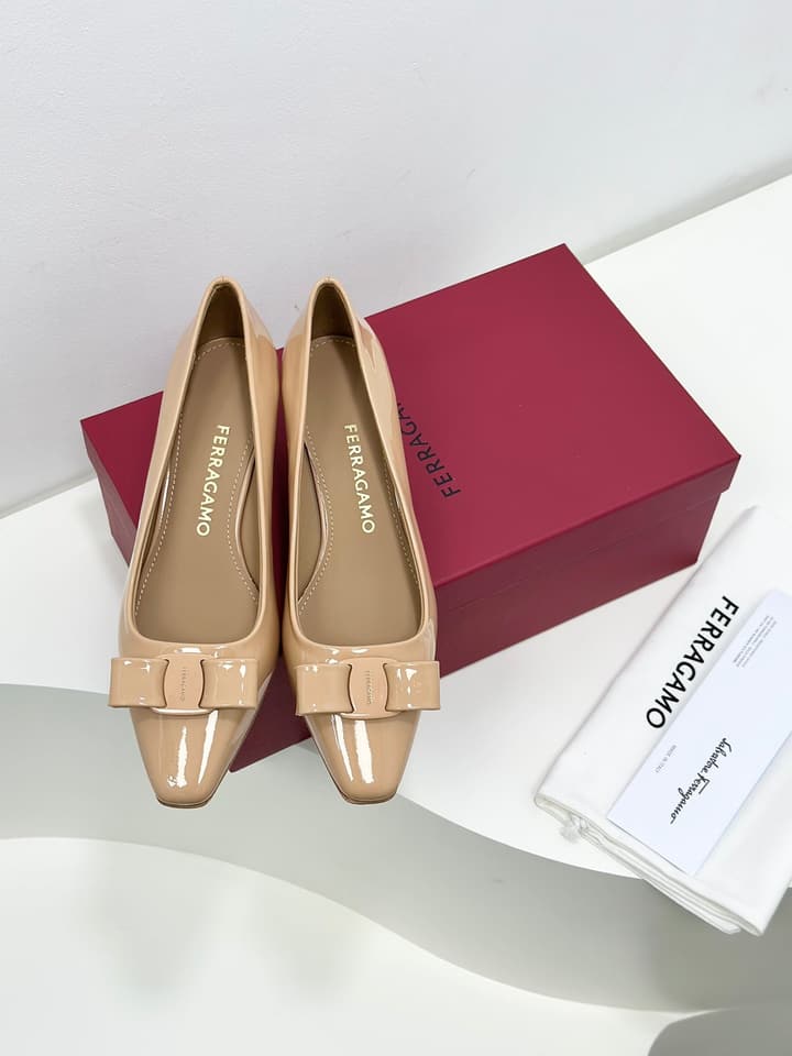 Ferragamo Vara Patent Leather Square Toe Pumps in Black Patent Leather (1cm Heel)