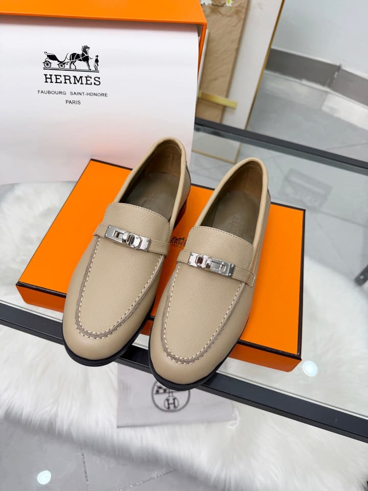 Hermès Classic Leather Sole Sandals in Black Smooth