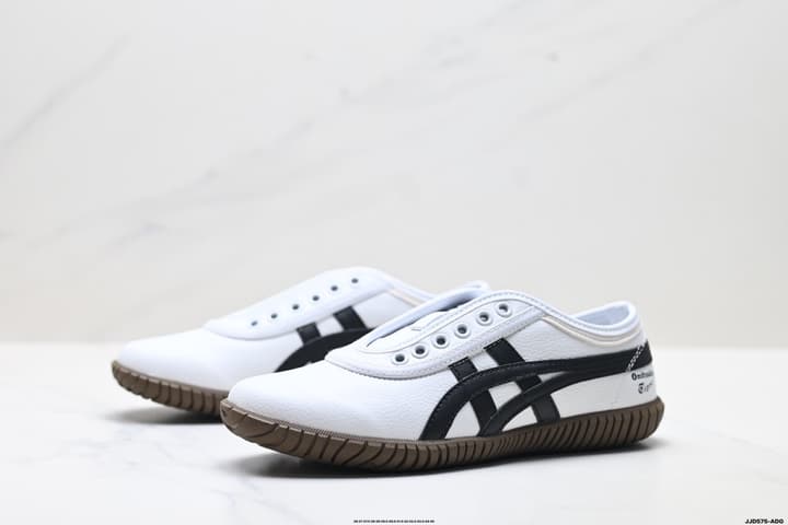 Onitsuka Tiger TSUNAHIKI Slip-On Casual Sneakers in Cream With Navy Stripes