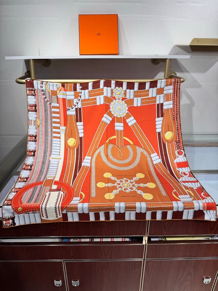 Hermès Silver Blossom Silk Twill Scarf – 2025 Collection