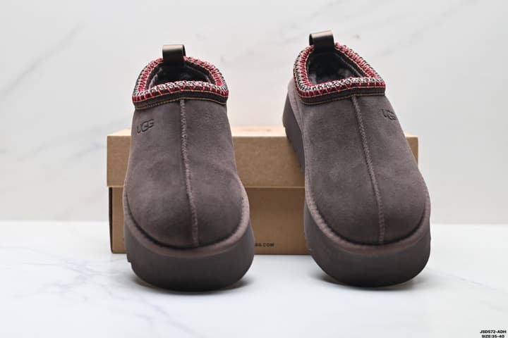 UGG TAZZ II Slip-On Snow Boots in Deep Brown With Maroon Trim