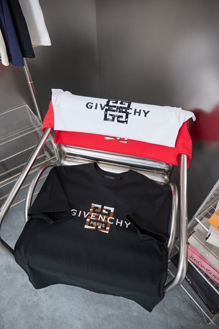 Givenchy Classic Logo Short-Sleeve T-Shirt – 26SS in Black
