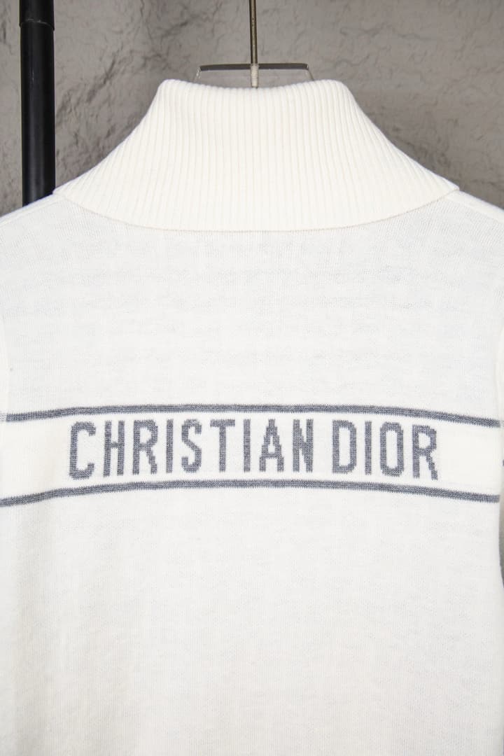 Dior Classic Oblique Reversible Cashmere Sweater – 25FW in Camel Oblique Pattern