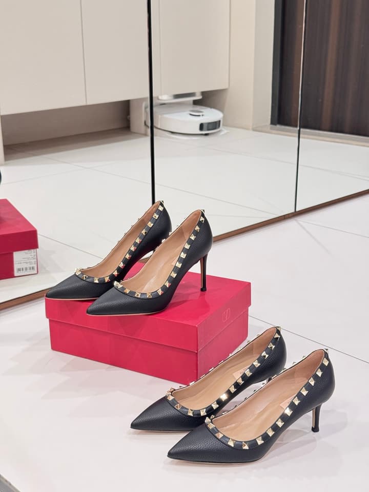 Valentino Classic High-Heel Pumps in Nude Pink Studded