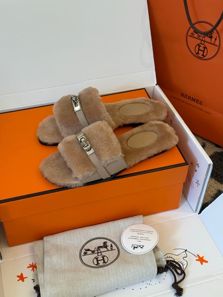 Hermès Kelly Buckle Fur Slippers – 25FW in Cognac Two-tone Plush